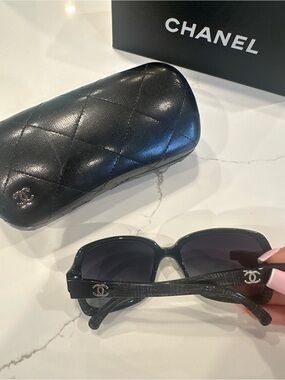 CHANEL Black Rounded Square Frame Sunglasses